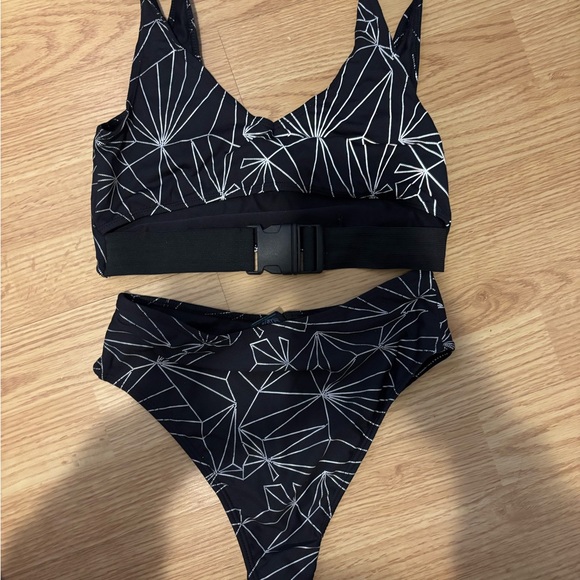 Geometric Black Bikini Set - Picture 2 of 2
